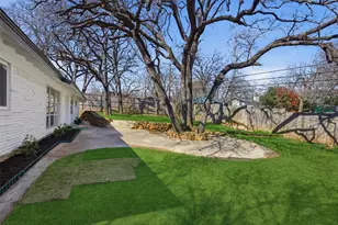 608 W Redbud Dr, Hurst, TX 76053 - Photo 21