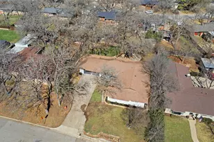 608 W Redbud Dr, Hurst, TX 76053 - Photo 31