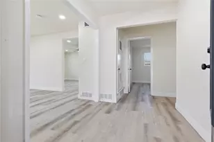 608 W Redbud Dr, Hurst, TX 76053 - Photo 3