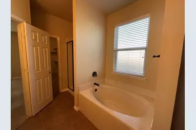 6020 Heather Drive, Grand Prairie, TX 75052 - Photo 11