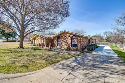 6304 Wakeland Court, Fort Worth, TX 76133 - Photo 3