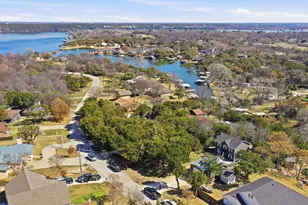 1205 Comanche Cove Dr, Granbury, TX 76048 - Photo 5
