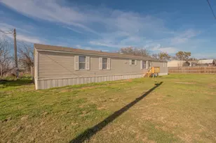 912 Skylark Dr, Granbury, TX 76049 - Photo 1