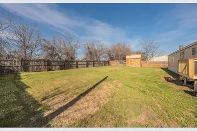 912 Skylark Drive, Granbury, TX 76049 - Photo 37