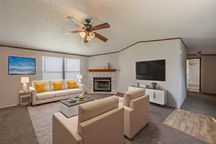 912 Skylark Dr, Granbury, TX 76049 - Photo 5