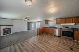 912 Skylark Dr, Granbury, TX 76049 - Photo 11