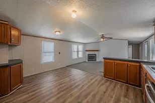 912 Skylark Dr, Granbury, TX 76049 - Photo 11
