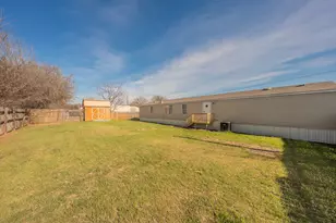 912 Skylark Dr, Granbury, TX 76049 - Photo 37