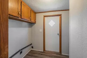 912 Skylark Dr, Granbury, TX 76049 - Photo 13