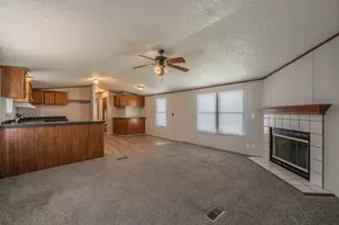 912 Skylark Dr, Granbury, TX 76049 - Photo 3