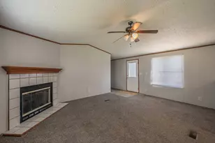 912 Skylark Dr, Granbury, TX 76049 - Photo 7
