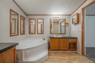912 Skylark Dr, Granbury, TX 76049 - Photo 23