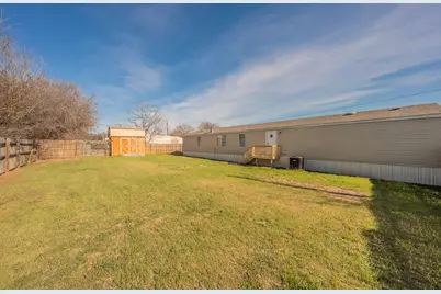 912 Skylark Drive, Granbury, TX 76049 - Photo 37