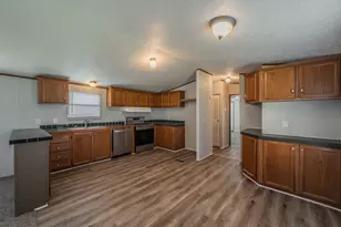 912 Skylark Dr, Granbury, TX 76049 - Photo 9