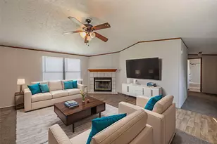 912 Skylark Dr, Granbury, TX 76049 - Photo 3