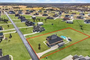 139 Stanford Ln, Springtown, TX 76082 - Photo 3