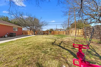 802 La Fiesta Drive, Grand Prairie, TX 75052 - Photo 17