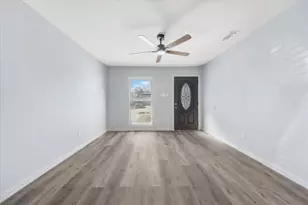 802 La Fiesta Dr, Grand Prairie, TX 75052 - Photo 3