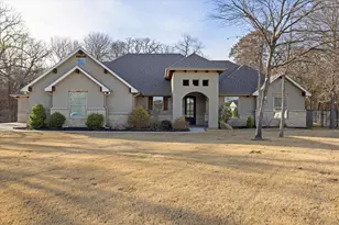 401 Acorn Trl, Granbury, TX 76049 - Photo 1