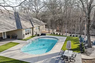 401 Acorn Trl, Granbury, TX 76049 - Photo 3