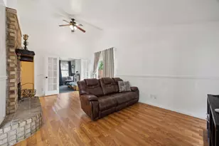 3812 Longmeadow Way, Fort Worth, TX 76133 - Photo 3