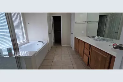 1724 Hidden Brook Drive, Grand Prairie, TX 75050 - Photo 9