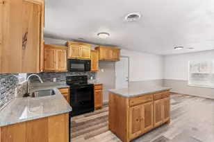 1204 Elmwood St, Gainesville, TX 76240 - Photo 13