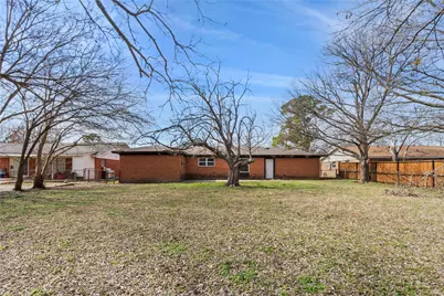 1204 Elmwood Street, Gainesville, TX 76240 - Photo 29