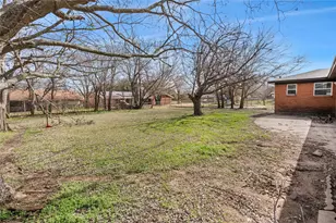 1204 Elmwood St, Gainesville, TX 76240 - Photo 35