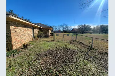 603 W 12th Street, Clarksville, TX 75426 - Photo 33
