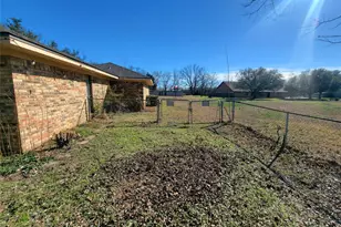 603 W 12th St, Clarksville, TX 75426 - Photo 33