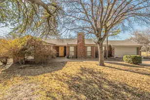 202 S Tower St, Weatherford, TX 76086 - Photo 1