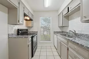 2728 Westchester Dr, Arlington, TX 76015 - Photo 3