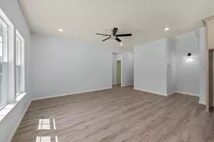 211 Lopez St, Bellmead, TX 76705 - Photo 3