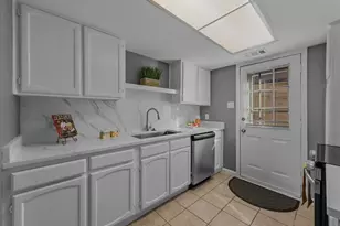 74 E Mountain Creek Ct, Grand Prairie, TX 75052 - Photo 11