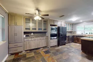 113 E Ave C, Waxahachie, TX 75165 - Photo 5