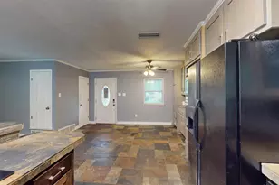 113 E Ave C, Waxahachie, TX 75165 - Photo 9