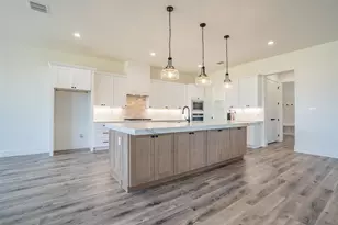 921 Bandon Dunes Dr, Burleson, TX 76028 - Photo 13