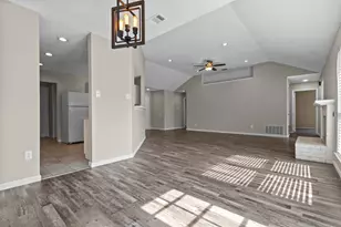 2847 Red Oak Dr, Grand Prairie, TX 75052 - Photo 5