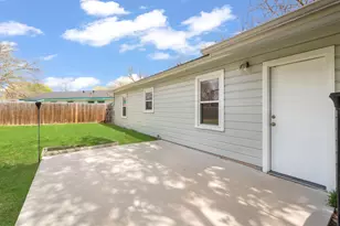 115 NE Taylor St, Burleson, TX 76028 - Photo 35