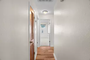 115 NE Taylor St, Burleson, TX 76028 - Photo 23