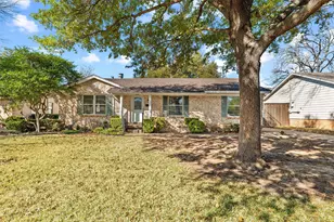 2927 Eric Ln, Farmers Branch, TX 75234 - Photo 3