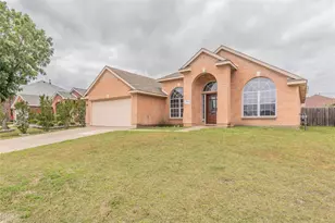 3331 Sedona Dr, Grand Prairie, TX 75052 - Photo 3