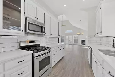 714 Ashbrook Court, Euless, TX 76039 - Photo 9