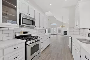 714 Ashbrook Ct, Euless, TX 76039 - Photo 9