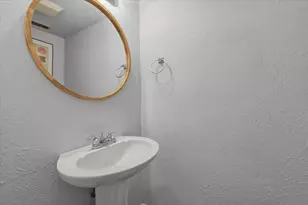 315 Stoneledge Dr, Irving, TX 75063 - Photo 11