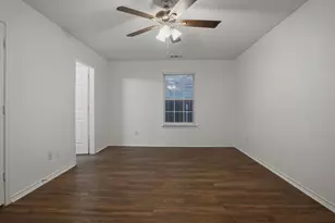 1922 Cross Oaks Dr, Lancaster, TX 75146 - Photo 13