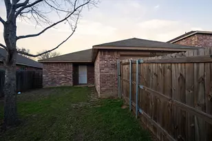1922 Cross Oaks Dr, Lancaster, TX 75146 - Photo 19