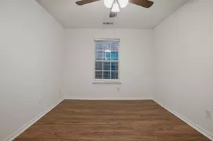 1922 Cross Oaks Dr, Lancaster, TX 75146 - Photo 15