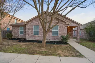 1922 Cross Oaks Dr, Lancaster, TX 75146 - Photo 1